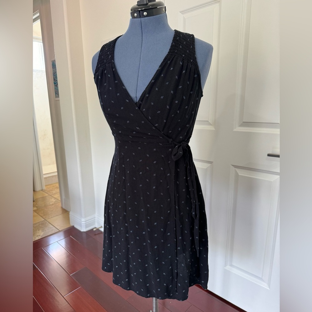Universal Threads Sleeveless Black Wrap Dress